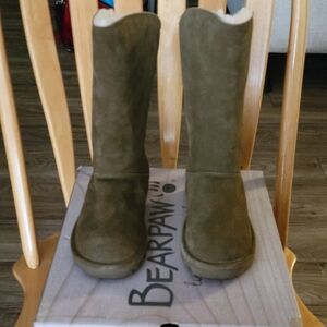BearPaw Rita style olive green boots like new.